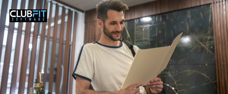 gym member reads the pricelist